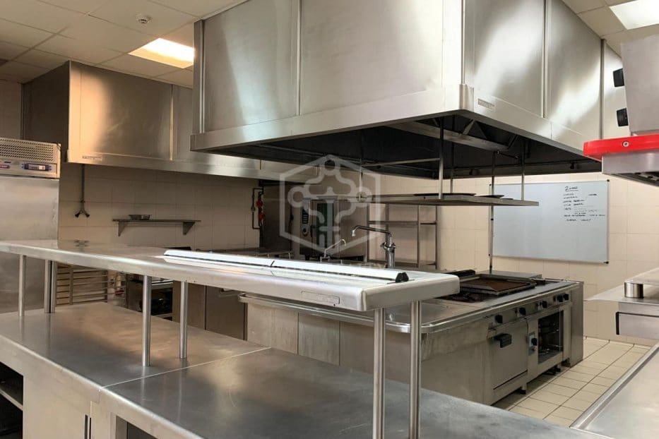 12 soverom Hotell til salgs i Barcelona by med svømmebasseng - € 2 600 000 (Ref: 8115617)