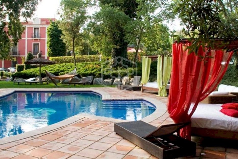 12 soverom Hotell til salgs i Barcelona by med svømmebasseng - € 2 600 000 (Ref: 8115617)