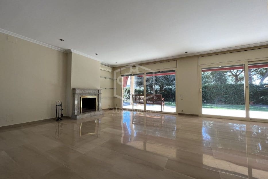 Chalet de 4 habitaciones en Barcelona ciudad en venta con piscina garaje - 2.950.000 € (Ref: 8115621)