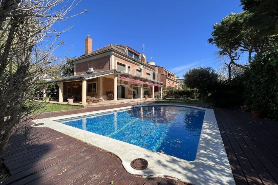 Chalet de 4 habitaciones en Barcelona ciudad en venta con piscina garaje - 2.950.000 € (Ref: 8115621)