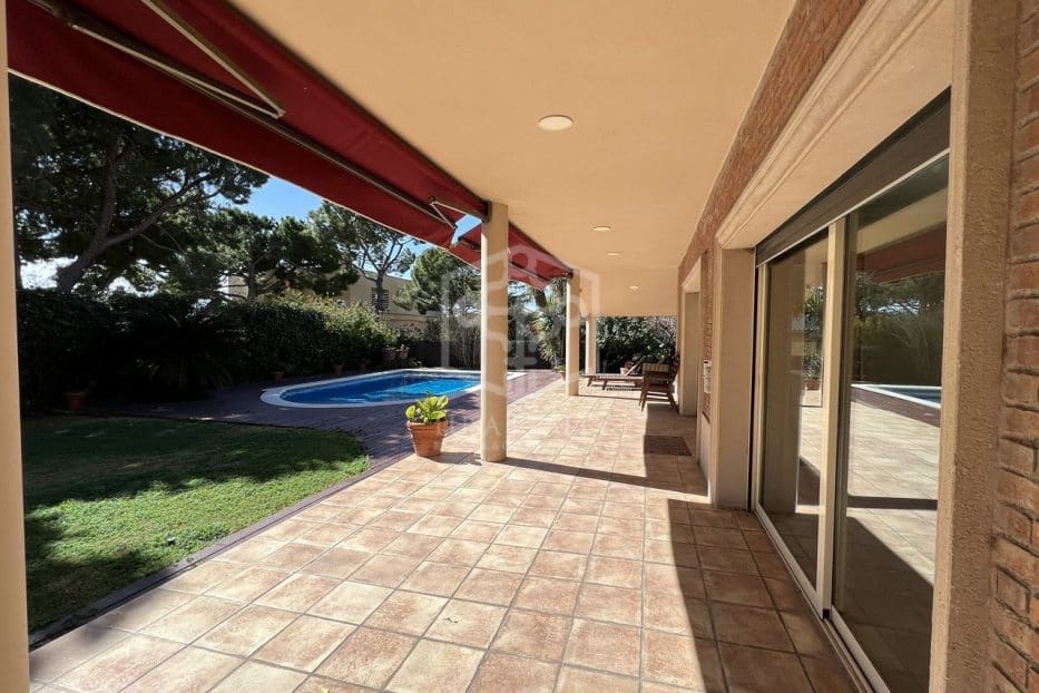 Chalet de 4 habitaciones en Barcelona ciudad en venta con piscina garaje - 2.950.000 € (Ref: 8115621)