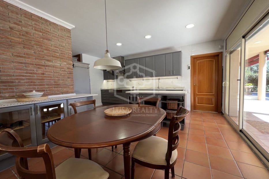 Chalet de 4 habitaciones en Barcelona ciudad en venta con piscina garaje - 2.950.000 € (Ref: 8115621)