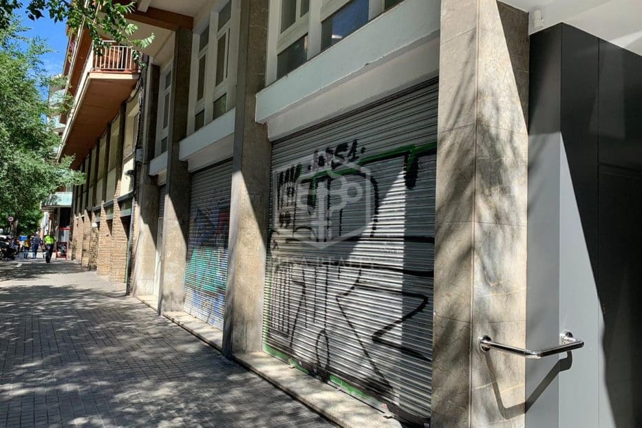 Kommersiell til salgs i Barcelona by - € 3 000 000 (Ref: 8115630)