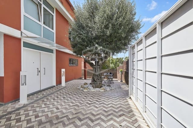 6 bedroom Villa for sale in Castelldefels with pool garage - € 2,360,000 (Ref: 8115648)