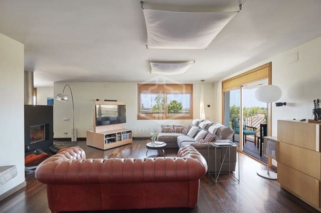 6 bedroom Villa for sale in Castelldefels with pool garage - € 2,360,000 (Ref: 8115648)