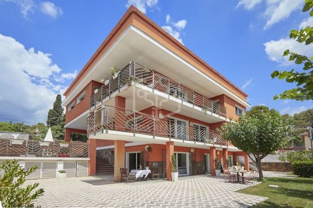 6 bedroom Villa for sale in Castelldefels with pool garage - € 2,360,000 (Ref: 8115648)