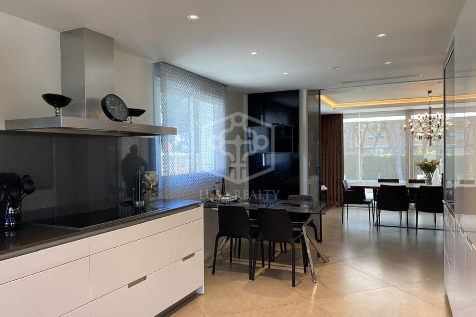 4 soverom Villa til salgs i Gava med svømmebasseng garasje - € 5 300 000 (Ref: 8115688)