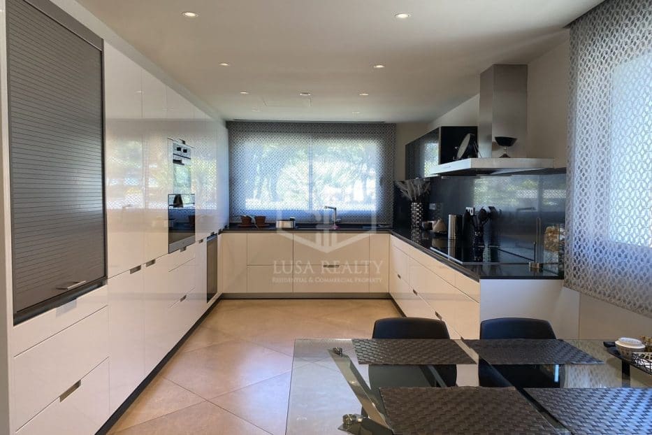 4 soverom Villa til salgs i Gava med svømmebasseng garasje - € 5 300 000 (Ref: 8115688)