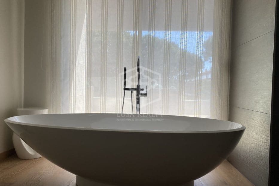 4 soverom Villa til salgs i Gava med svømmebasseng garasje - € 5 300 000 (Ref: 8115688)