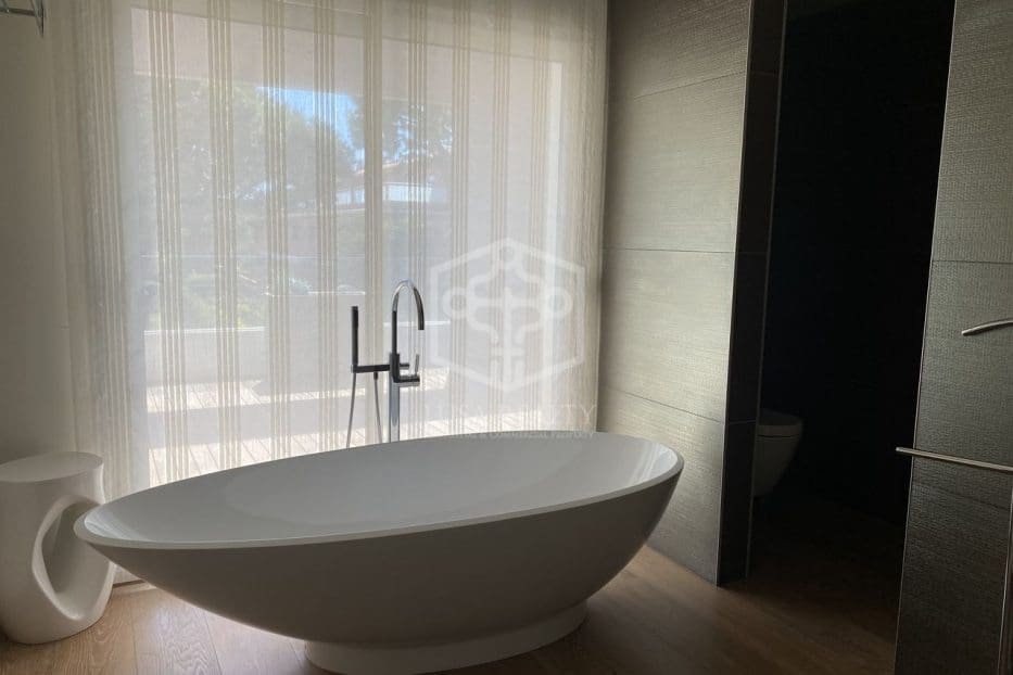 4 soverom Villa til salgs i Gava med svømmebasseng garasje - € 5 300 000 (Ref: 8115688)