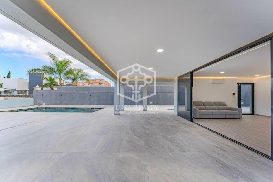 4 chambre Villa/Maison à vendre à Adeje - 1 850 000 € (Ref: 8200712)