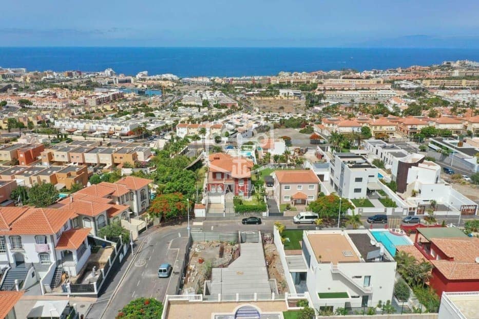 4 chambre Villa/Maison à vendre à Adeje - 1 850 000 € (Ref: 8200712)