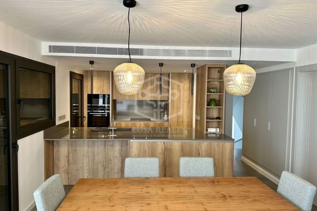 4 chambre Villa/Maison à vendre à Urbanitzacions del Nord, Lloret de Mar avec piscine garage - 869 500 € (Ref: 8200716)