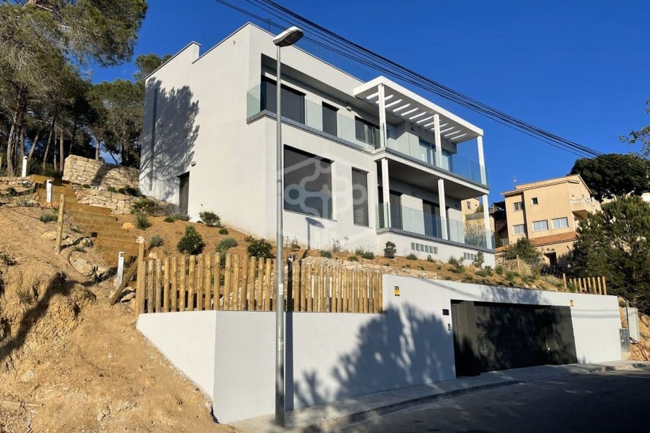 4 quarto Moradia para venda em Lloret de Mar com piscina garagem - 869 500 € (Ref: 8200716)