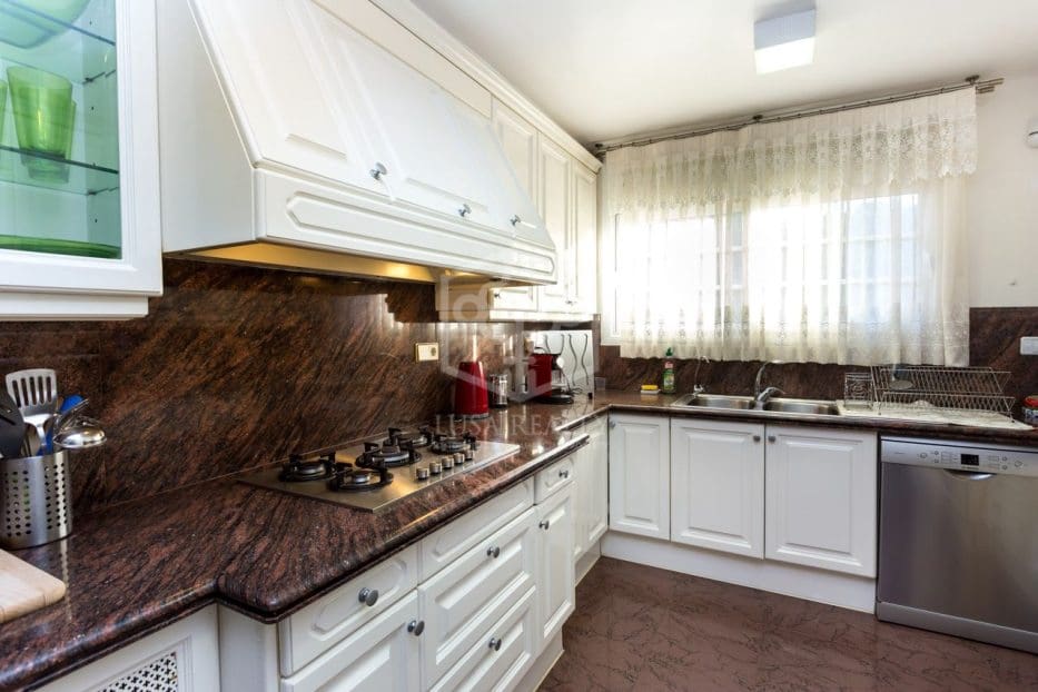 6 soveværelse Villa til salg i Gava med swimmingpool garage - € 2.850.000 (Ref: 8281885)