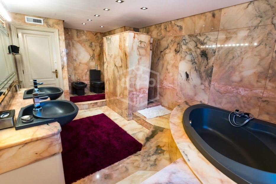 6 soveværelse Villa til salg i Gava med swimmingpool garage - € 2.850.000 (Ref: 8281885)