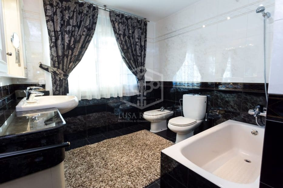 6 soveværelse Villa til salg i Gava med swimmingpool garage - € 2.850.000 (Ref: 8281885)