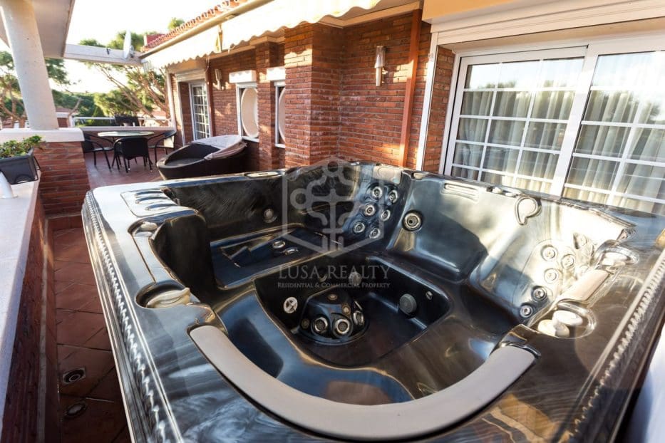 6 soveværelse Villa til salg i Gava med swimmingpool garage - € 2.850.000 (Ref: 8281885)