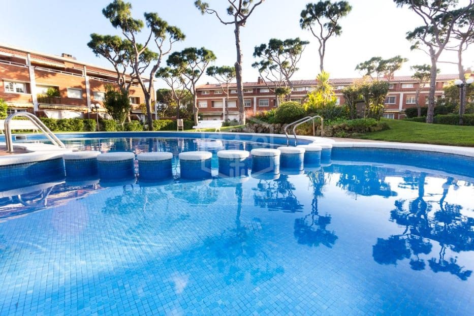 6 soveværelse Byhus til salg i Gava med swimmingpool - € 2.850.000 (Ref: 8281886)