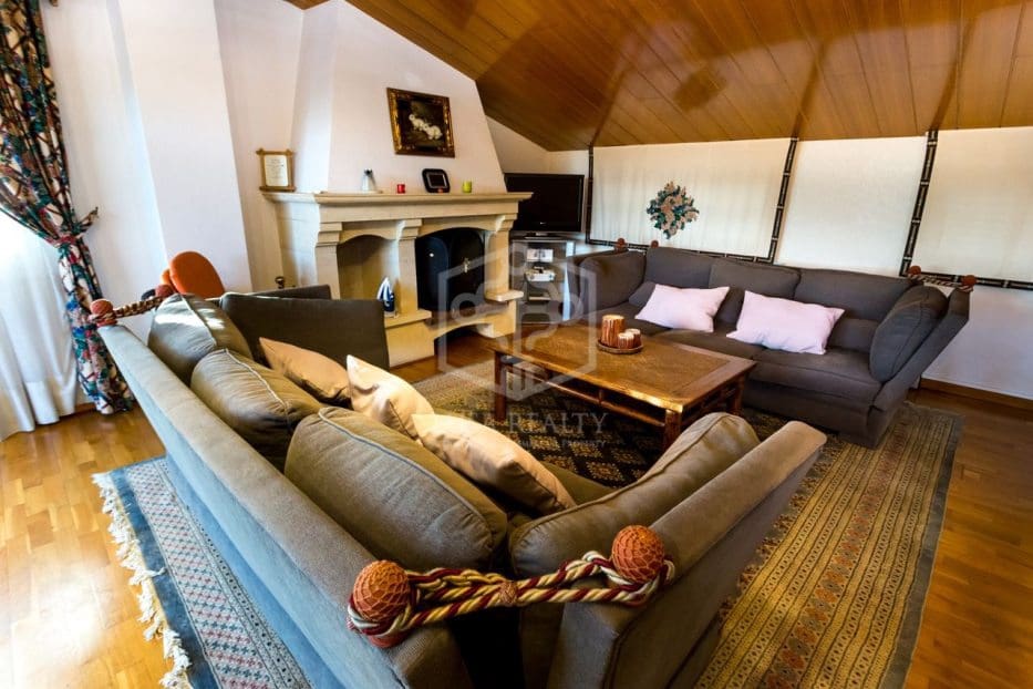 6 soveværelse Byhus til salg i Gava med swimmingpool - € 2.850.000 (Ref: 8281886)