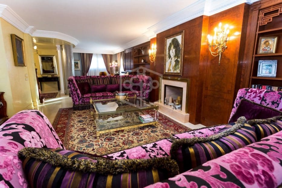 6 soveværelse Byhus til salg i Gava med swimmingpool - € 2.850.000 (Ref: 8281886)