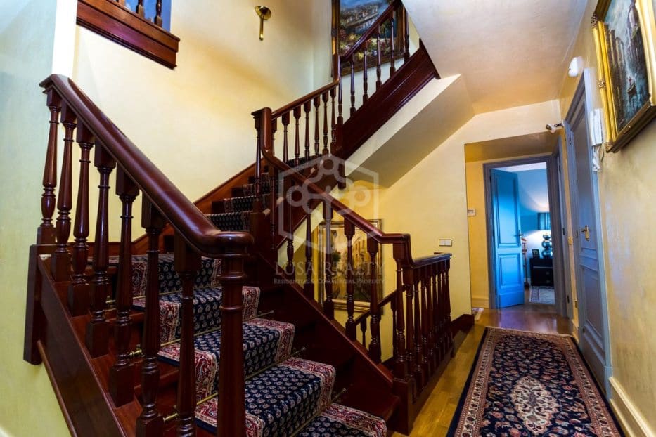 6 soveværelse Byhus til salg i Gava med swimmingpool - € 2.850.000 (Ref: 8281886)