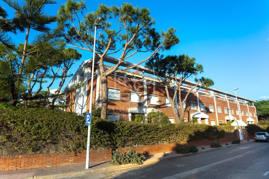 6 soveværelse Byhus til salg i Gava med swimmingpool - € 2.850.000 (Ref: 8281886)