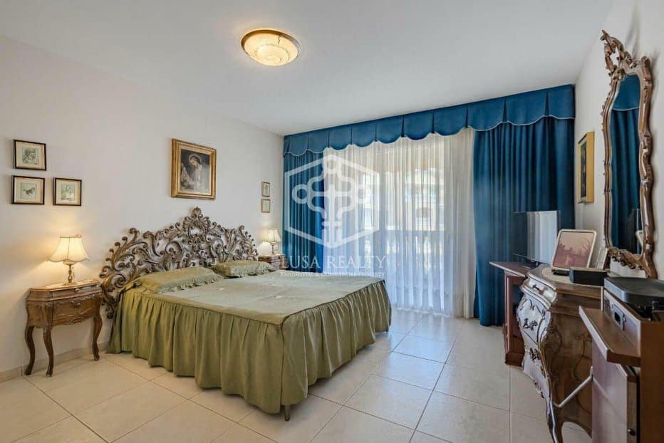 4 bedroom Apartment for sale in Arona - € 995,000 (Ref: 8384003)