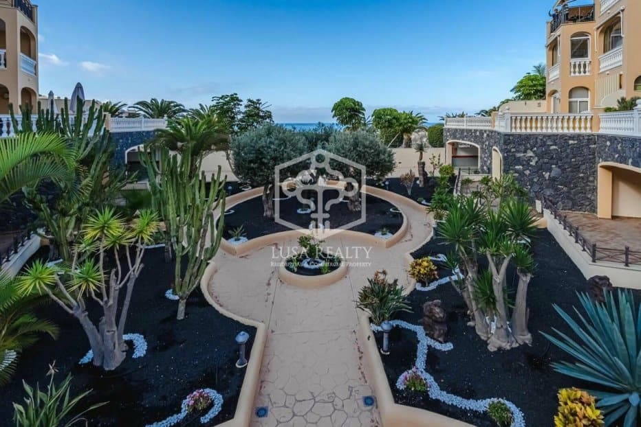 4 bedroom Apartment for sale in Arona - € 995,000 (Ref: 8384003)