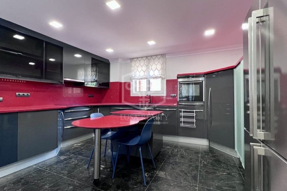 4 Zimmer Villa zu vermieten in Gava mit Pool Garage - 9.000 € (Ref: 8396024)