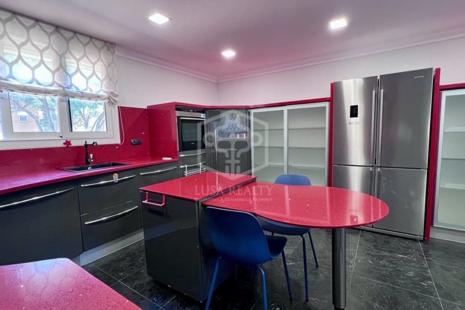 4 Zimmer Villa zu vermieten in Gava mit Pool Garage - 9.000 € (Ref: 8396024)