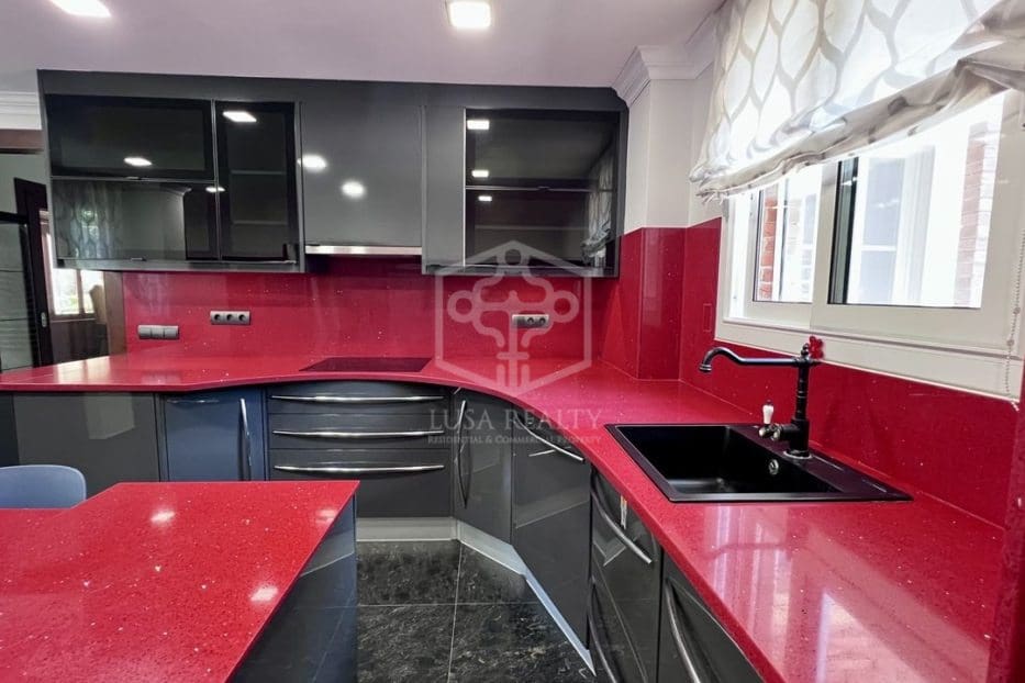 4 Zimmer Villa zu vermieten in Gava mit Pool Garage - 9.000 € (Ref: 8396024)