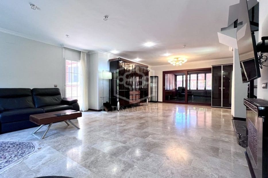 4 Zimmer Villa zu vermieten in Gava mit Pool Garage - 9.000 € (Ref: 8396024)