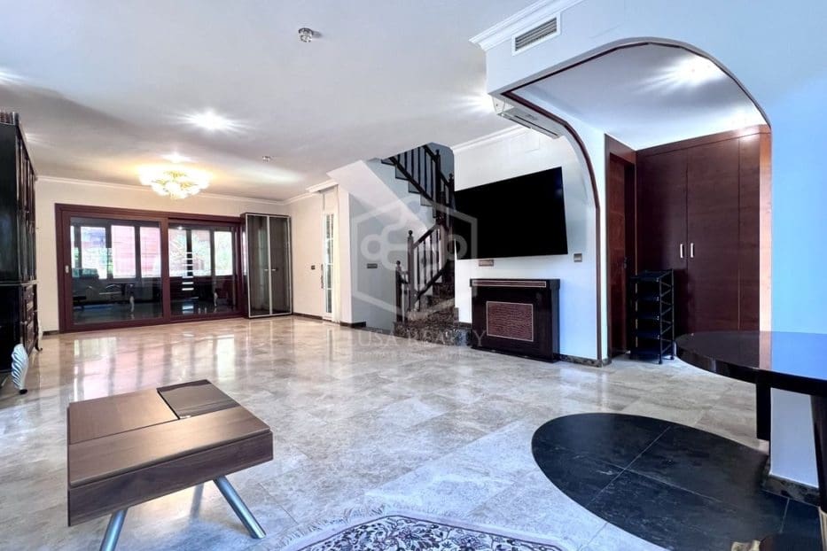 4 Zimmer Villa zu vermieten in Gava mit Pool Garage - 9.000 € (Ref: 8396024)