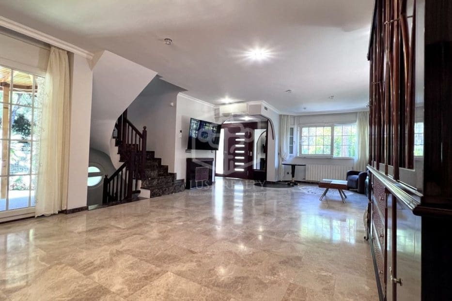 4 Zimmer Villa zu vermieten in Gava mit Pool Garage - 9.000 € (Ref: 8396024)