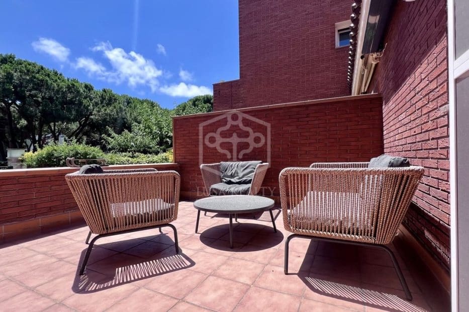 4 Zimmer Villa zu vermieten in Gava mit Pool Garage - 9.000 € (Ref: 8396024)