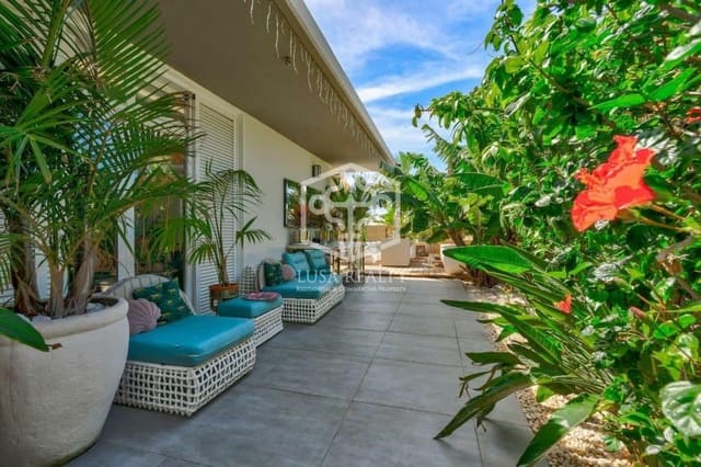 4 soveværelse Villa til salg i Playa de Fañabé Alto, Adeje - € 1.200.000 (Ref: 8439730)