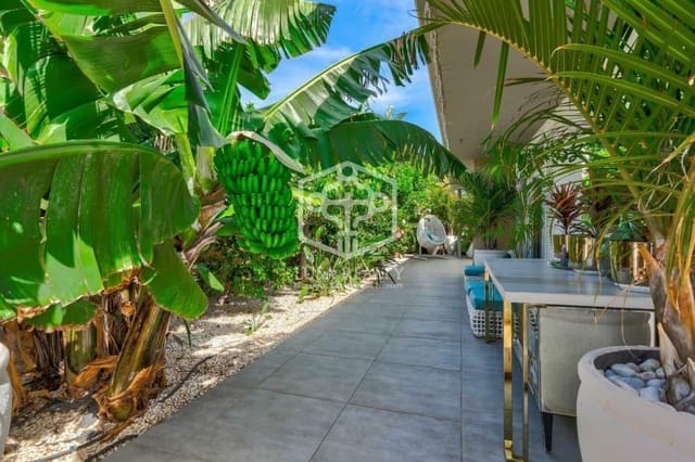 4 soveværelse Villa til salg i Playa de Fañabé Alto, Adeje - € 1.200.000 (Ref: 8439730)