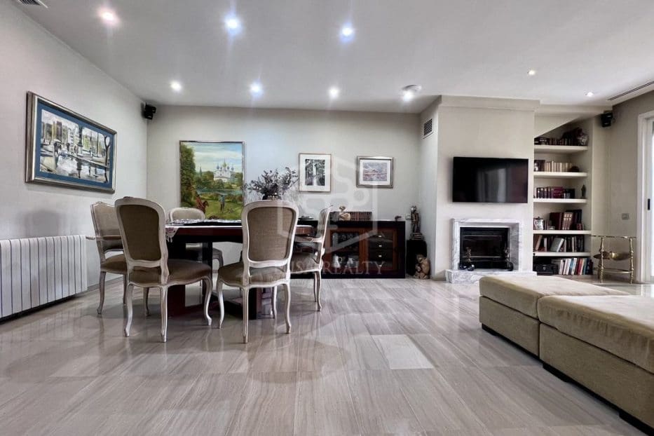 4 soveværelse Byhus til salg i Gava med garage - € 1.290.000 (Ref: 8445055)