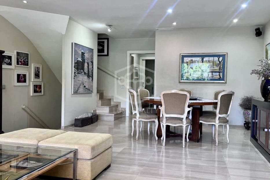 4 soveværelse Byhus til salg i Gava med garage - € 1.290.000 (Ref: 8445055)