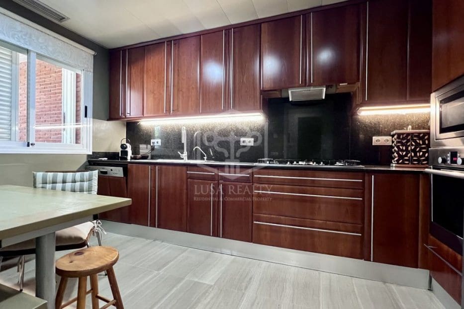 4 soveværelse Byhus til salg i Gava med garage - € 1.290.000 (Ref: 8445055)