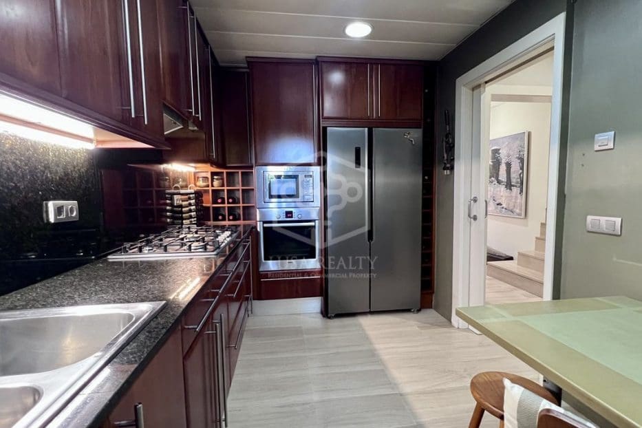 4 soveværelse Byhus til salg i Gava med garage - € 1.290.000 (Ref: 8445055)