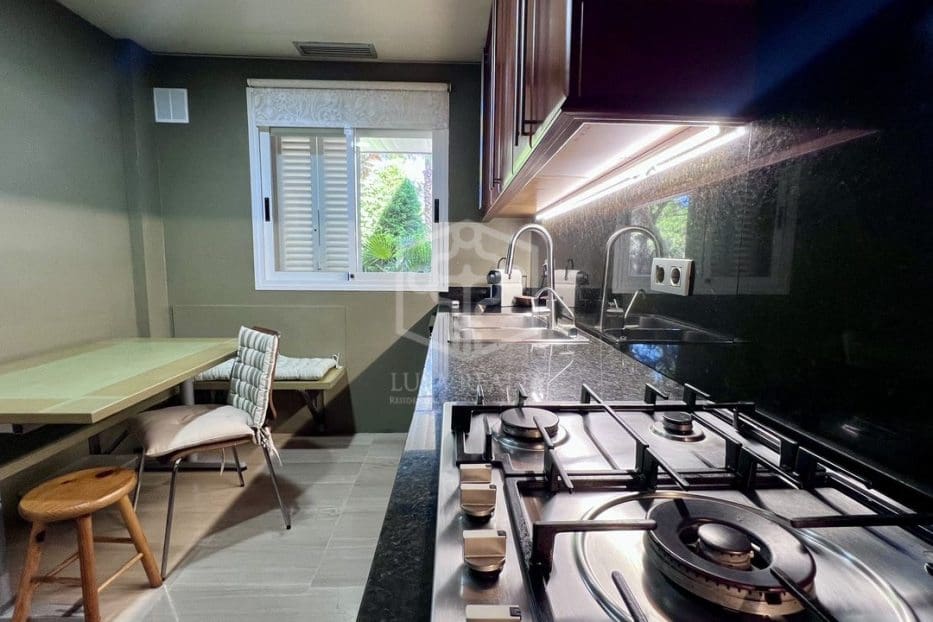 4 soveværelse Byhus til salg i Gava med garage - € 1.290.000 (Ref: 8445055)