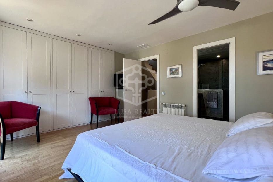 4 soveværelse Byhus til salg i Gava med garage - € 1.290.000 (Ref: 8445055)