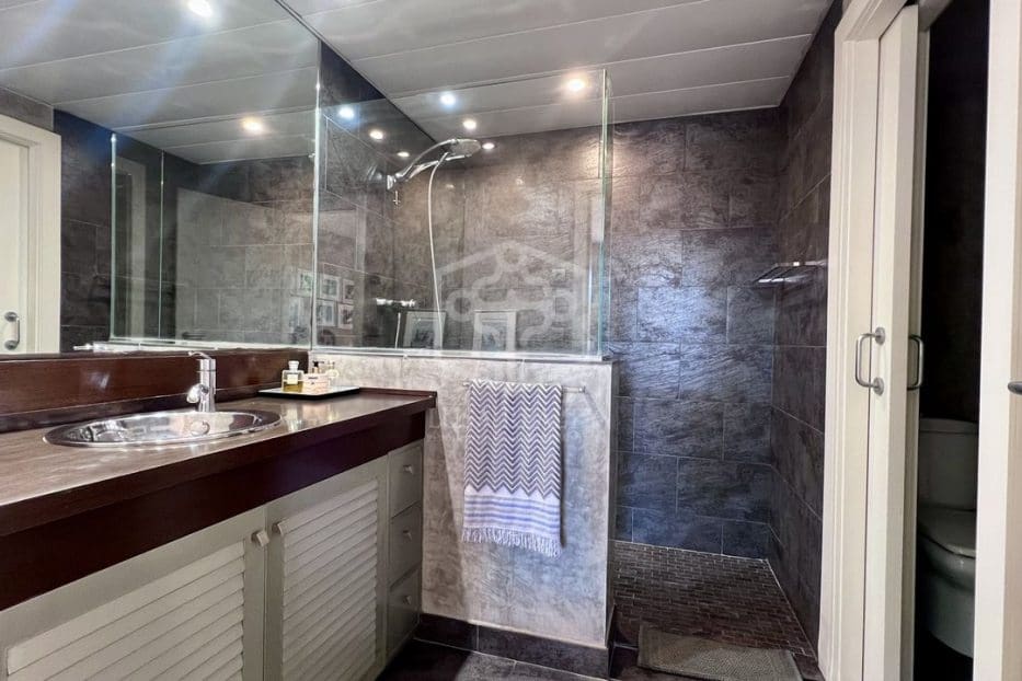 4 soveværelse Byhus til salg i Gava med garage - € 1.290.000 (Ref: 8445055)