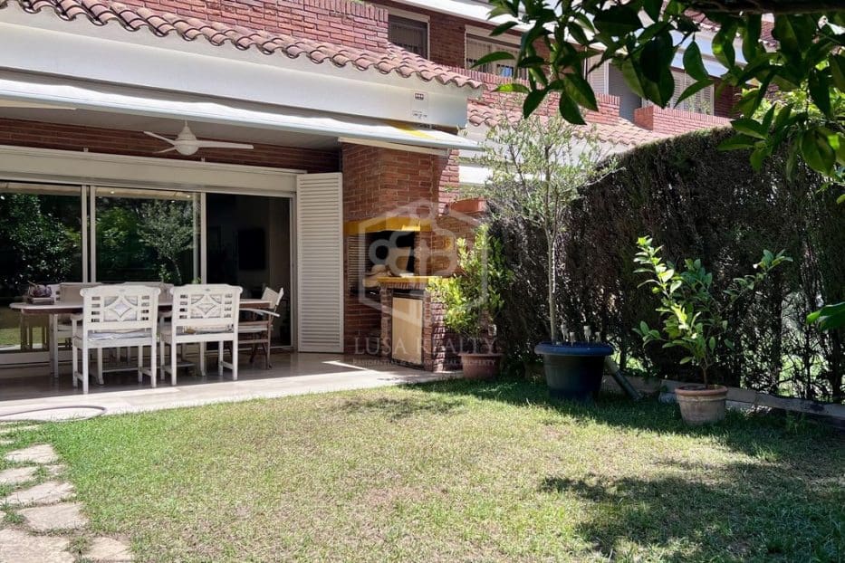 4 soveværelse Byhus til salg i Gava med garage - € 1.290.000 (Ref: 8445055)