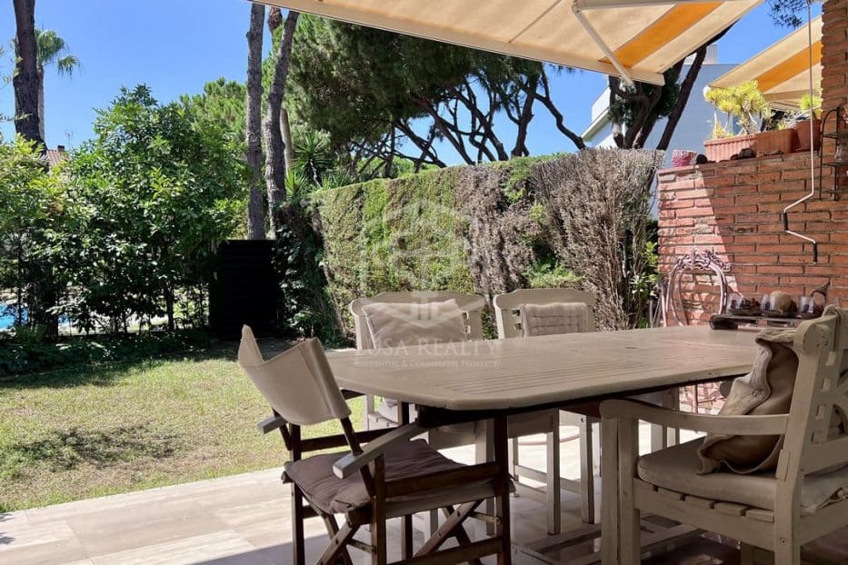 4 soveværelse Byhus til salg i Gava med garage - € 1.290.000 (Ref: 8445055)