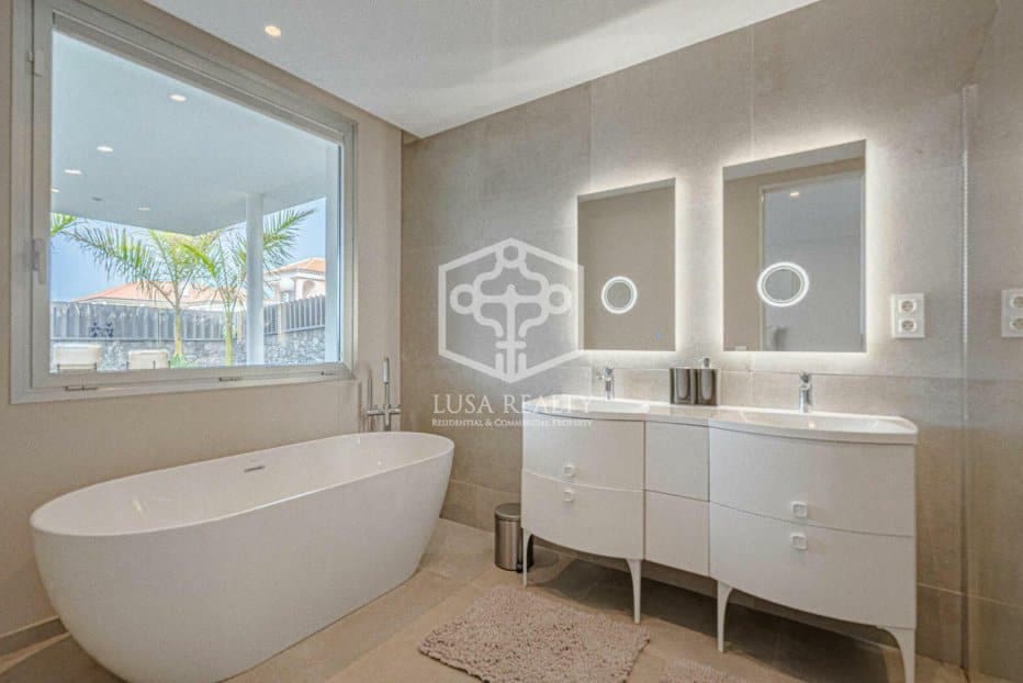 4 Zimmer Villa zu verkaufen in Adeje - 2.500.000 € (Ref: 8488380)