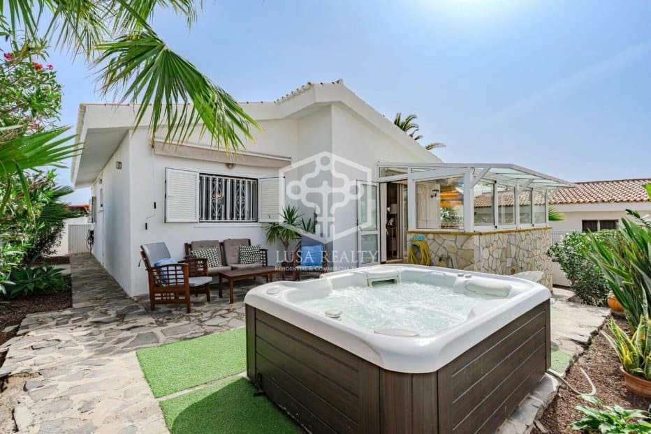 2 soveværelse Villa til salg i Adeje - € 700.000 (Ref: 8488387)