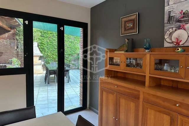 5 soverom Villa til salgs i Castelldefels med svømmebasseng garasje - € 1 200 000 (Ref: 8524818)